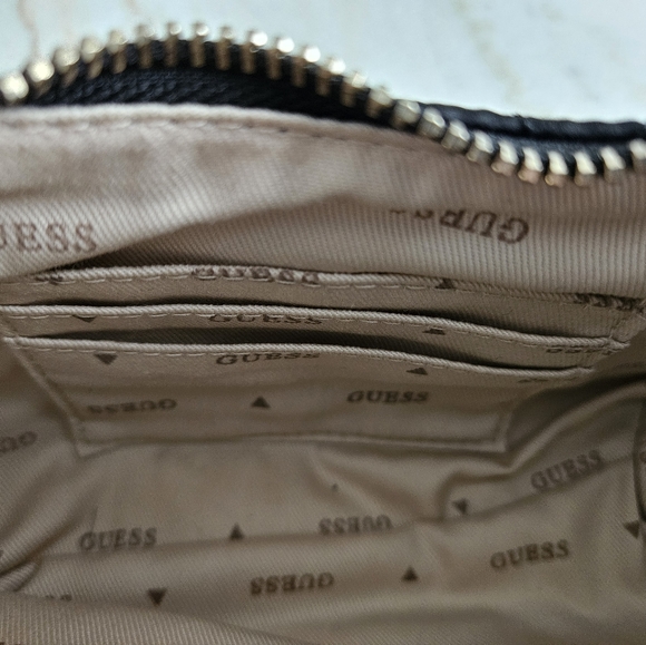 GUESS shoulder bag (Brand New) - Picture 3 of 3